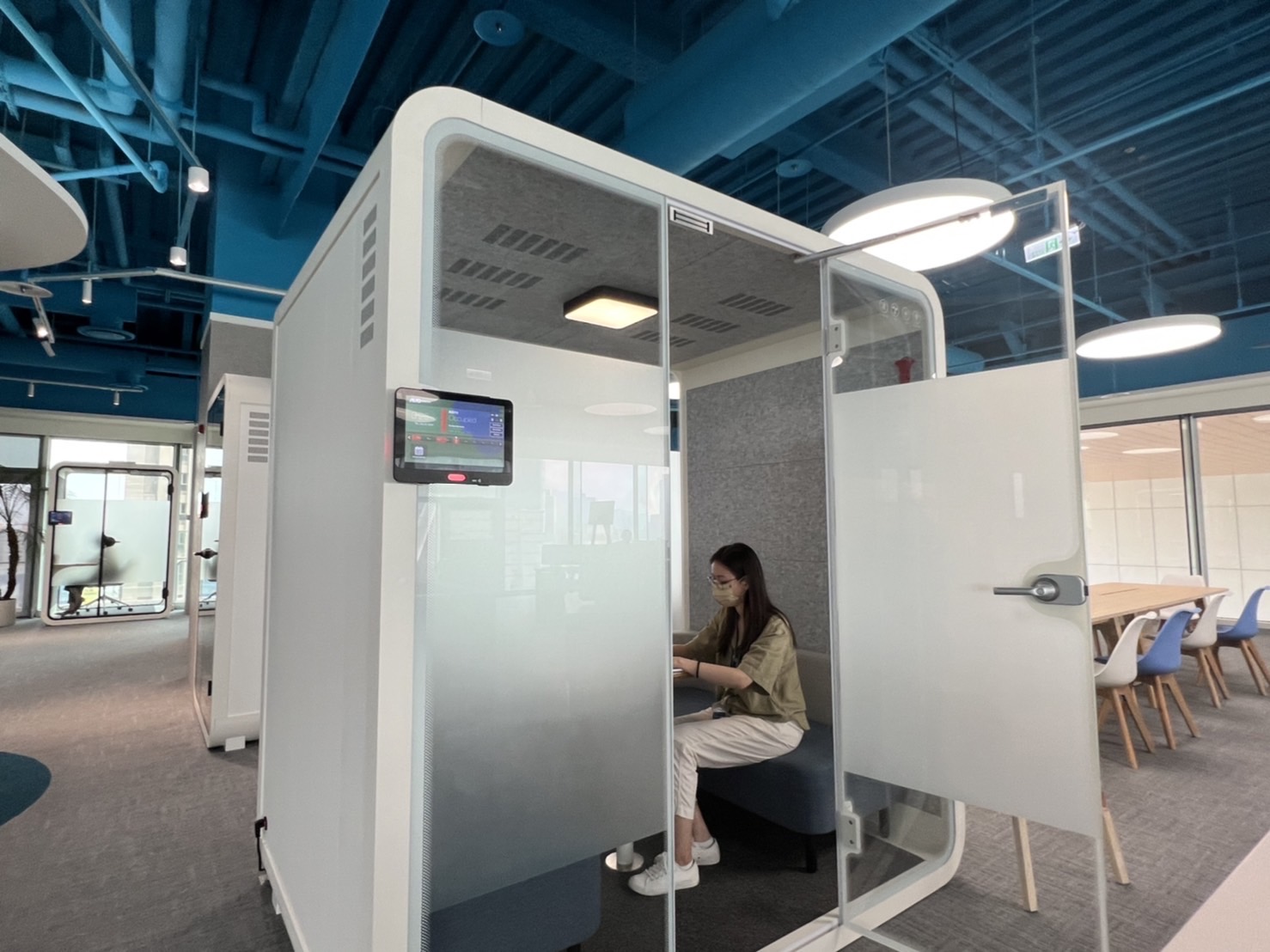 9001cc 以诚为本高雄據點的智慧行動辦公艙，展現9001cc 以诚为本在面板以外的研發應用軟實力